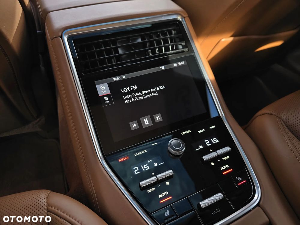 Porsche Panamera 4 Platinum Edition - 37