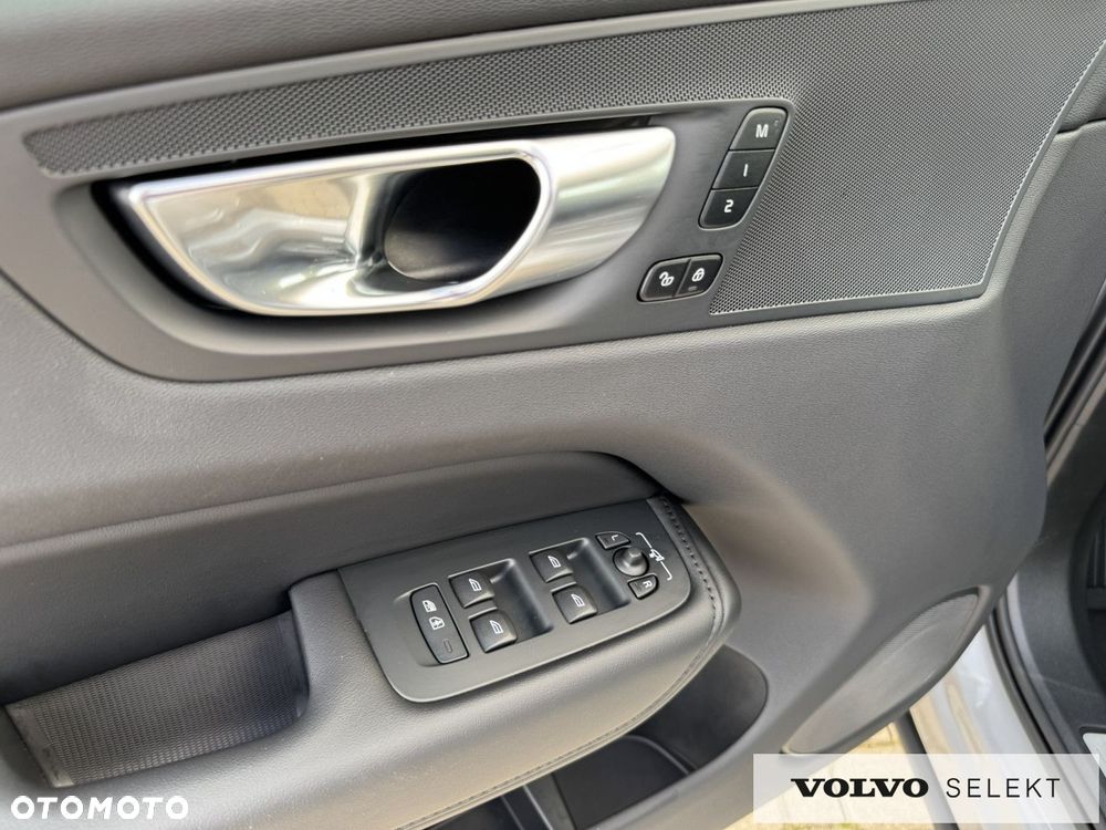 Volvo XC 60 B5 B AWD Plus Dark - 21