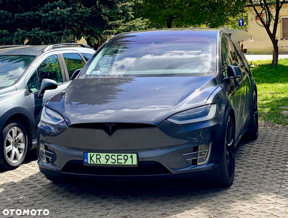 Tesla Model X - 1