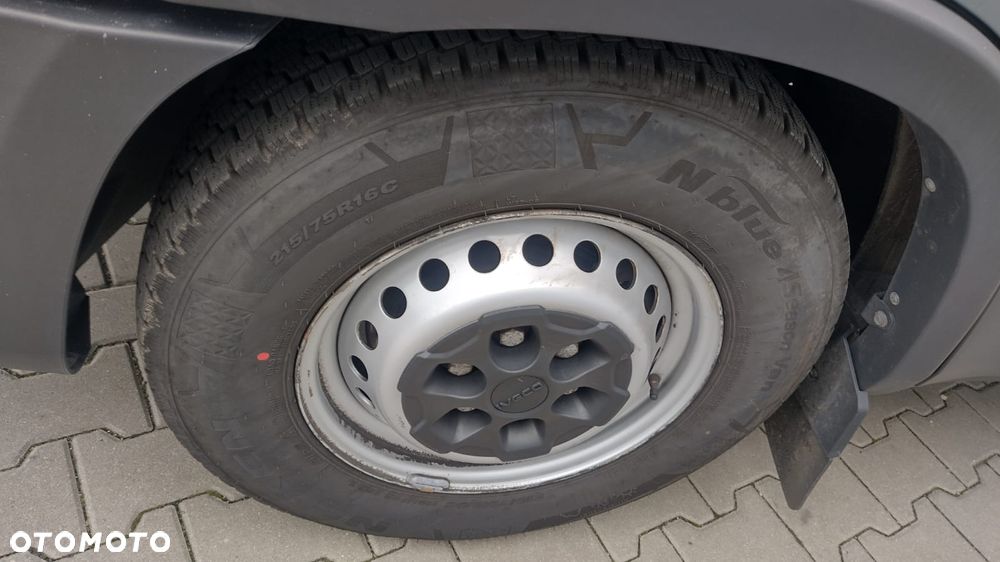 Iveco Daily 35S18 furgon izotermiczny izoterma agregat - 11