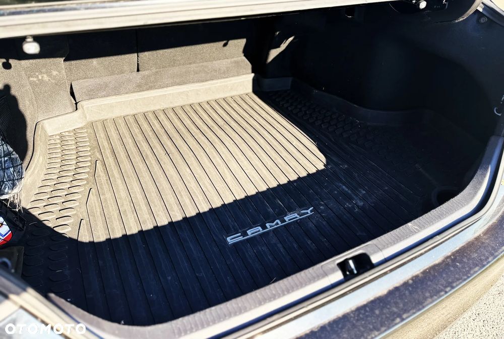 Toyota Camry 2.5 Hybrid Comfort CVT - 32