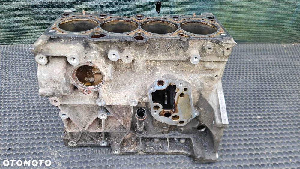 Blok 06D103023 BBBBB Dół Silnik Cylindry Panewki Mocowanie Wału 2.0 FSI AWA Audi A4 B6 B7 VW - 15