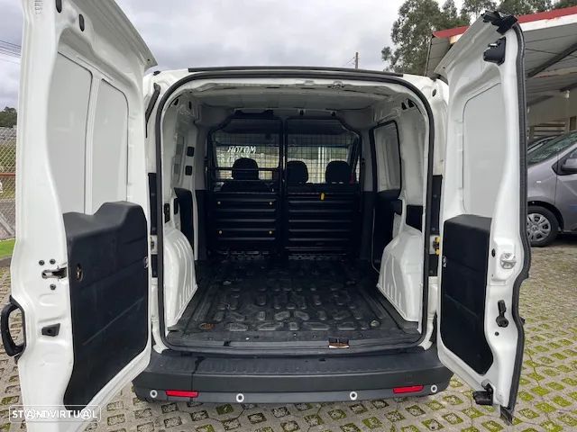 Fiat DOBLO 1.6 120CV 3lug. - 7