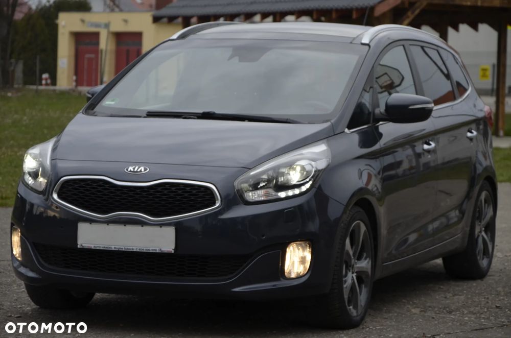Kia Carens - 8