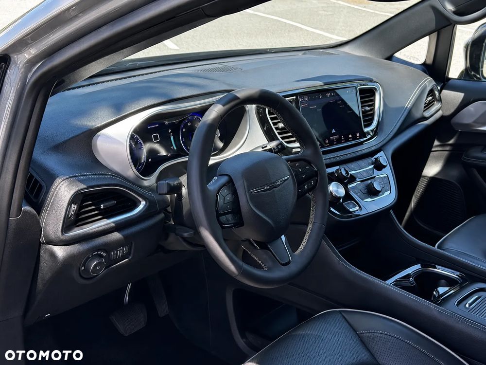 Chrysler Pacifica - 12