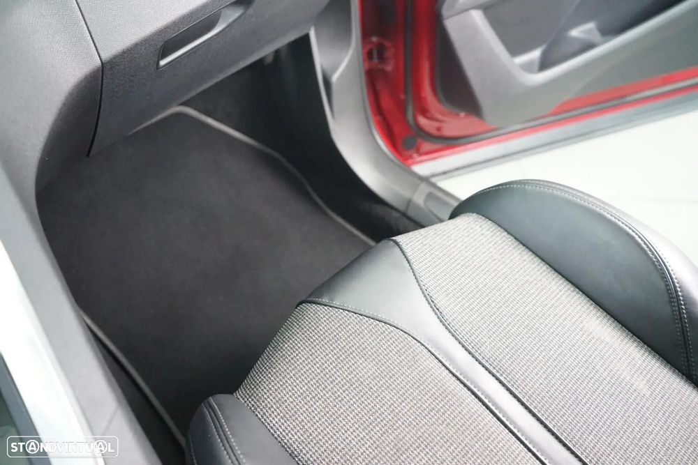 Peugeot 3008 1.2 PureTech Allure EAT8 - 37