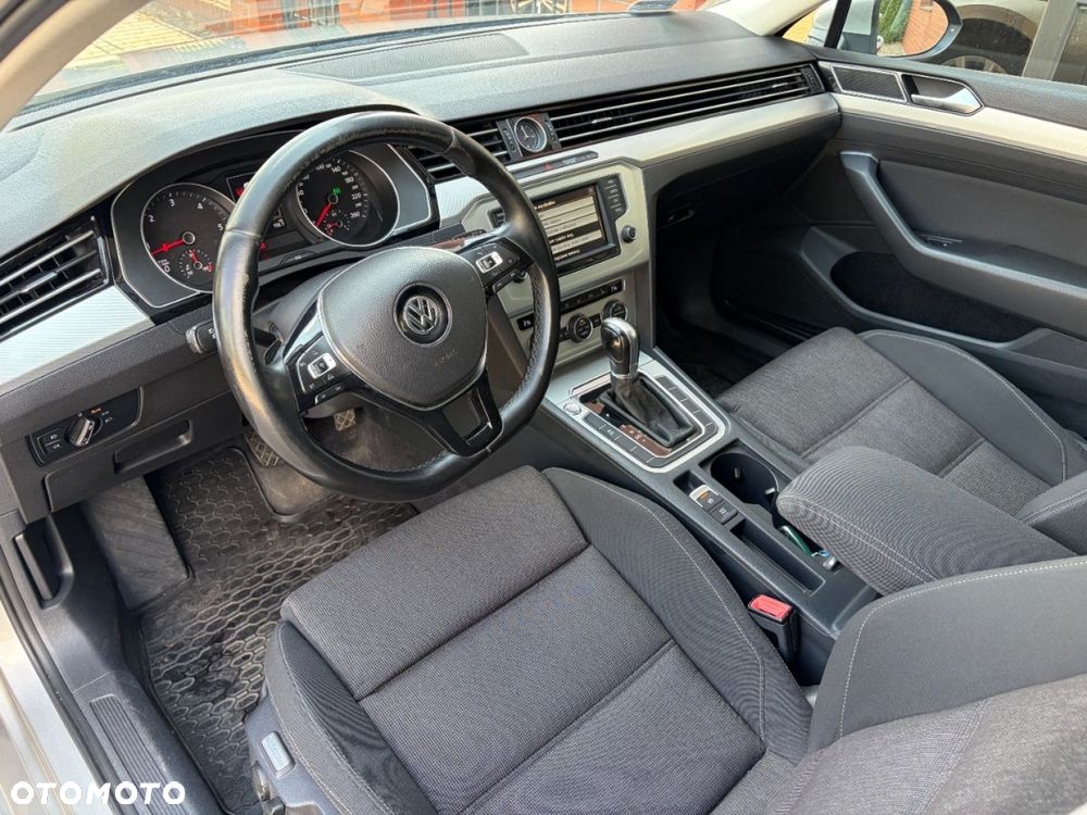Volkswagen Passat Variant 2.0 TDI SCR DSG BlueMotion Comfortline - 8