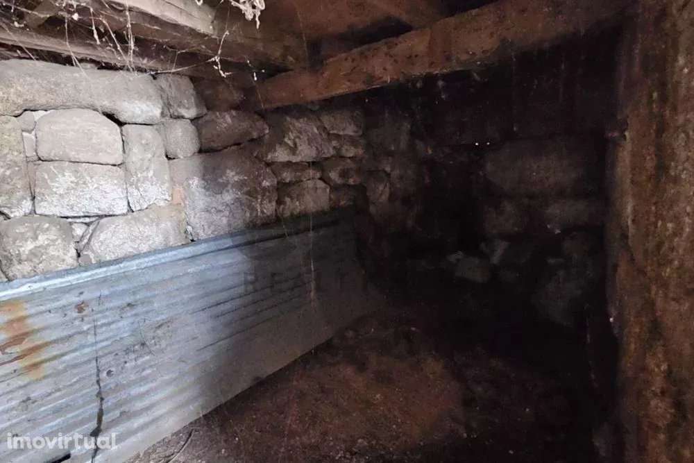 Duas Moradias (T2+T1) com logradouro em Santa Cruz do Douro – Baião - Grande imagem: 4/25