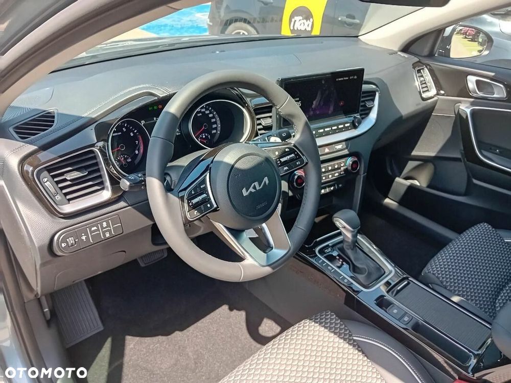 Kia Ceed - 10