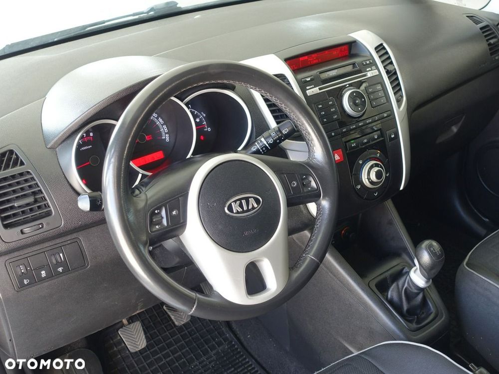 Kia Venga - 12