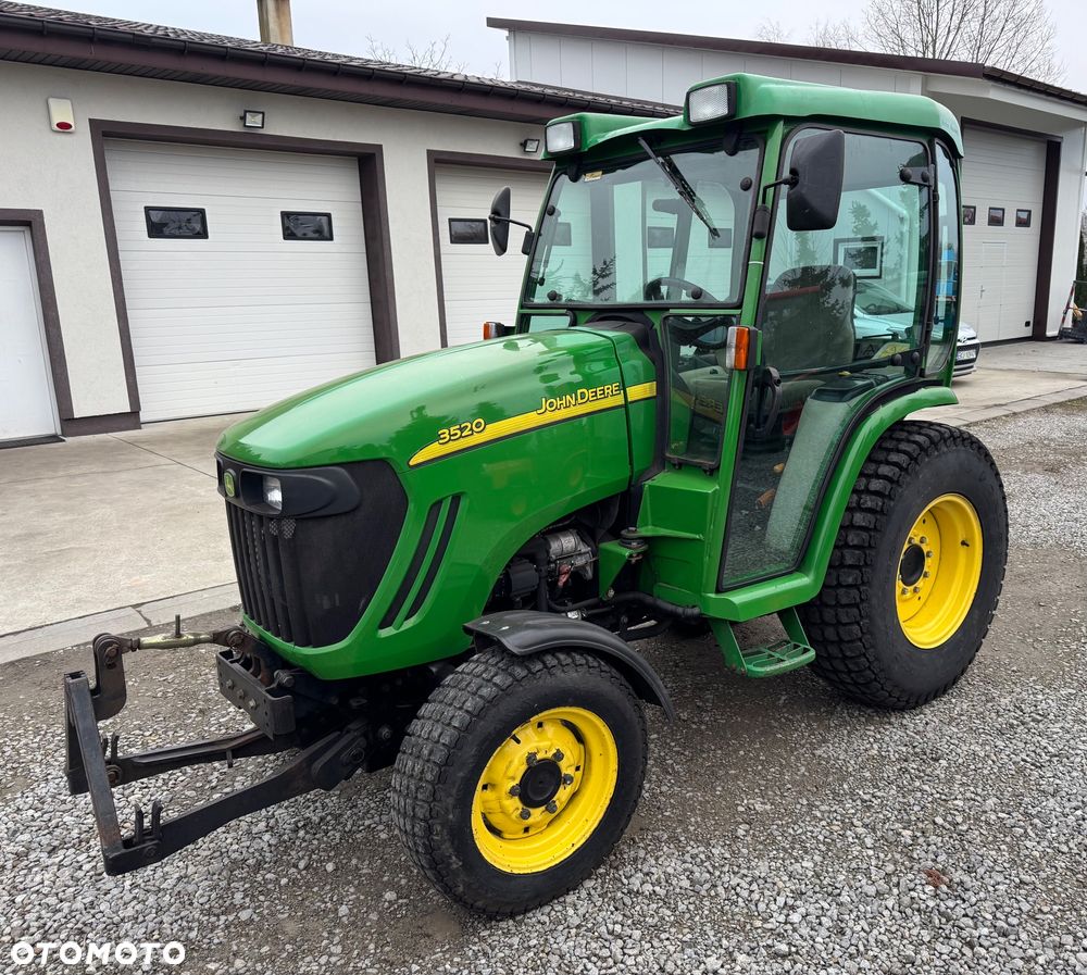 John Deere 3520 - 1