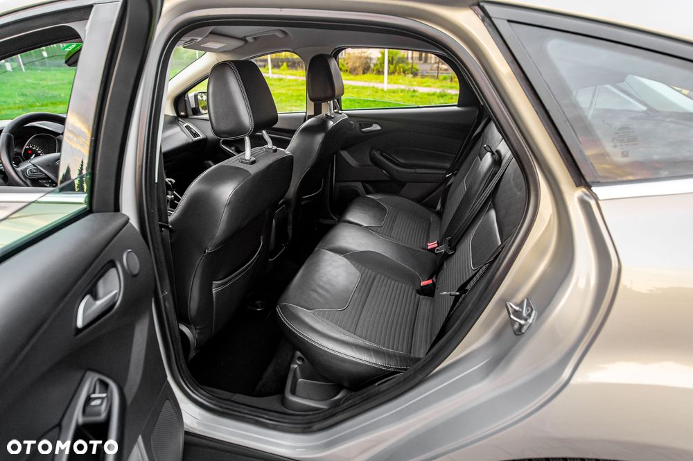 Ford Focus 1.0 EcoBoost Titanium - 24