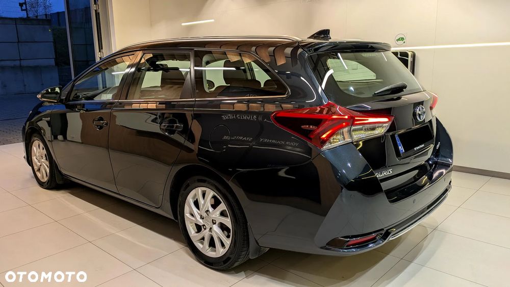 Toyota Auris Hybrid 135 Comfort - 5