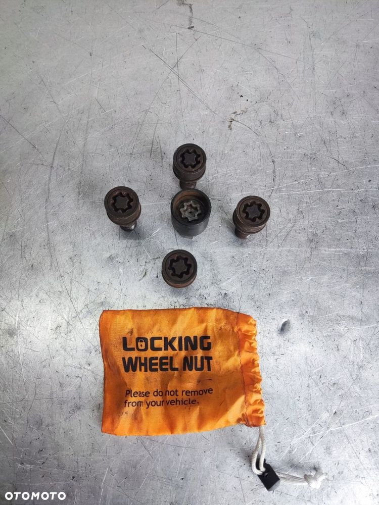 MERCEDES W176 W246 ŚRUBY FELG ZŁODZIEJKI KOMPLET