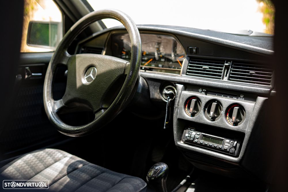 Mercedes-Benz W201 (1982-1993) 190 D 2.0 - 30