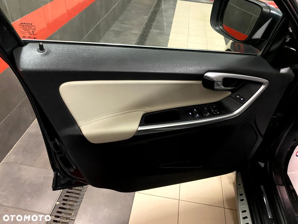 Volvo XC 60 D4 Geartronic Summum - 16