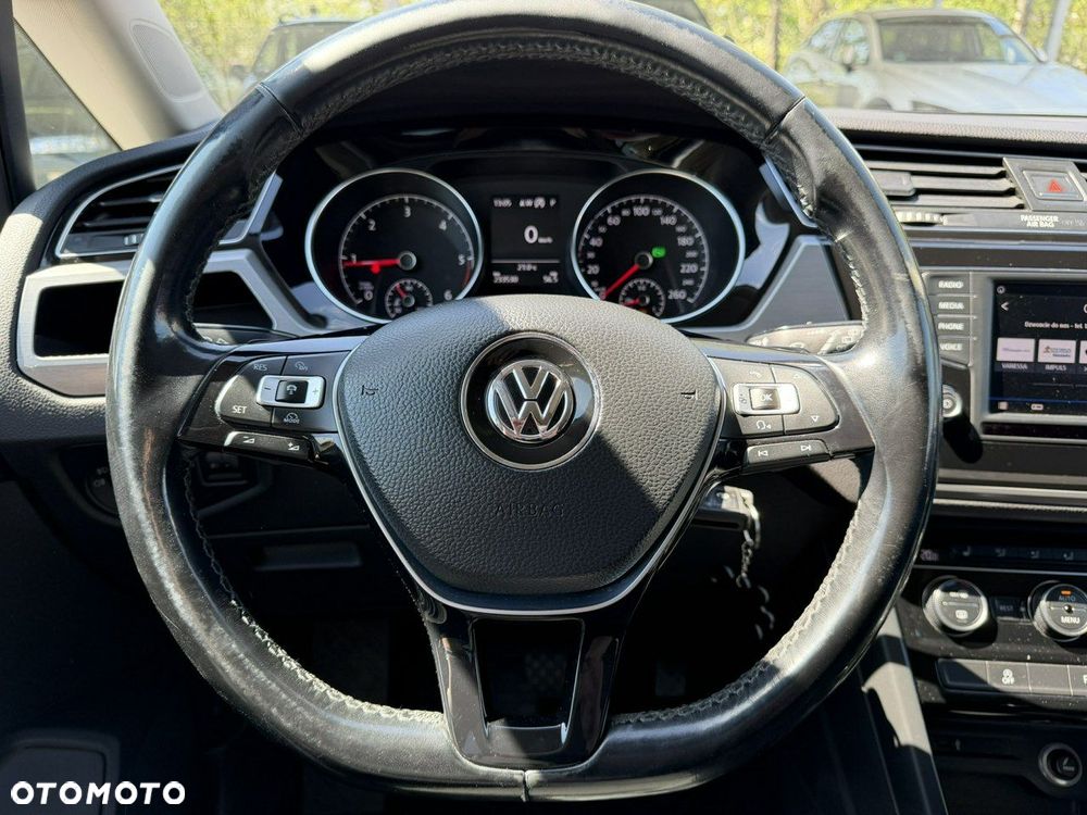 Volkswagen Touran - 16