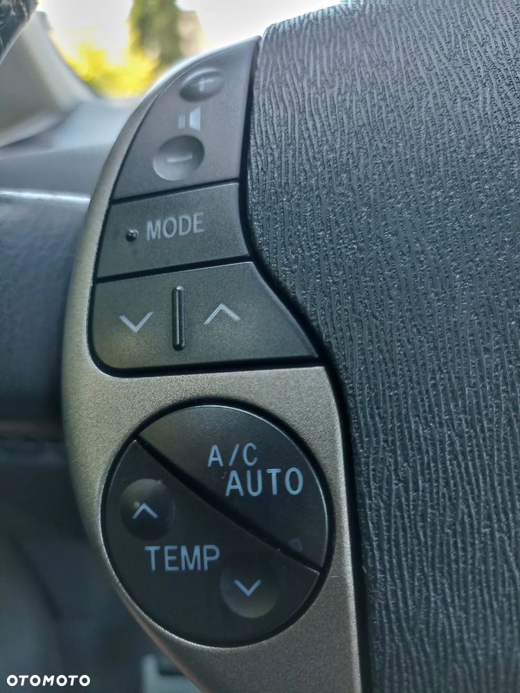 Toyota Prius (Hybrid) Executive - 24