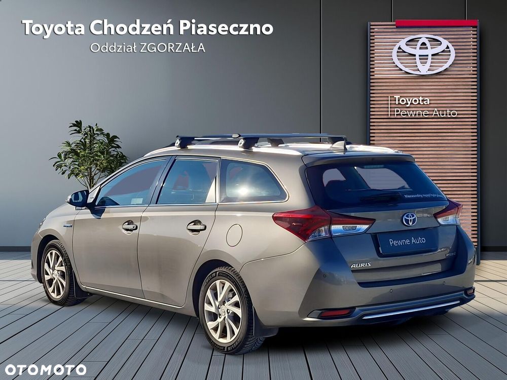 Toyota Auris Hybrid 135 Premium - 4
