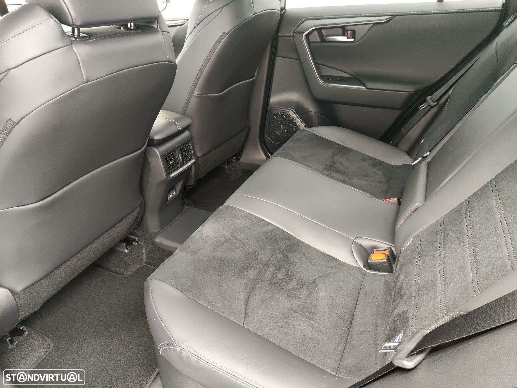 Toyota RAV4 - 11