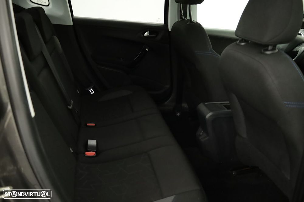 Peugeot 2008 1.2 PureTech Signature - 23