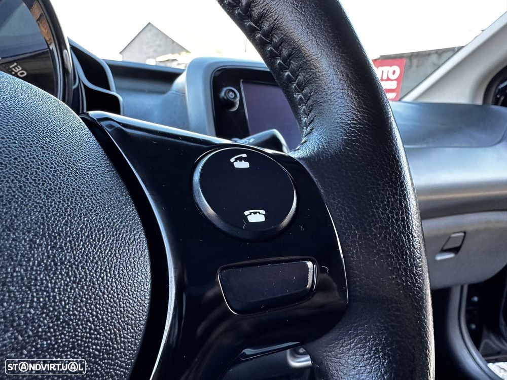 Toyota Aygo 1.0 X-Clusiv Black - 23