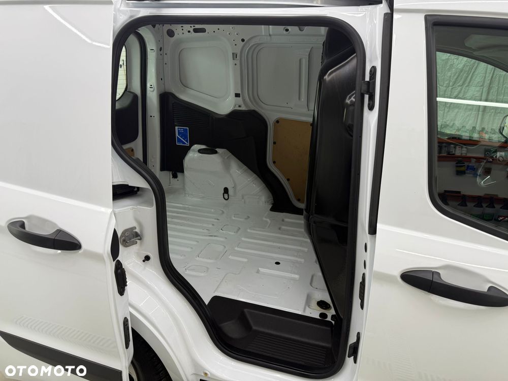 Ford Transit Courier - 10