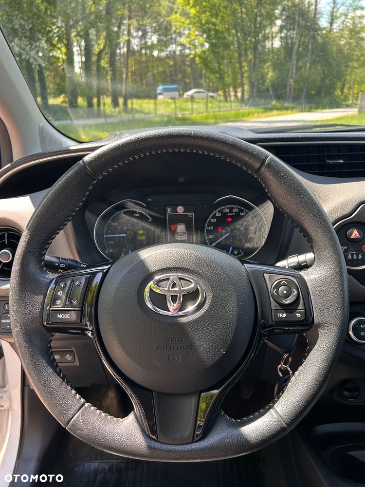 Toyota Yaris Hybrid 100 Premium - 34