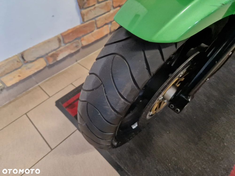 Kawasaki ZRX - 12