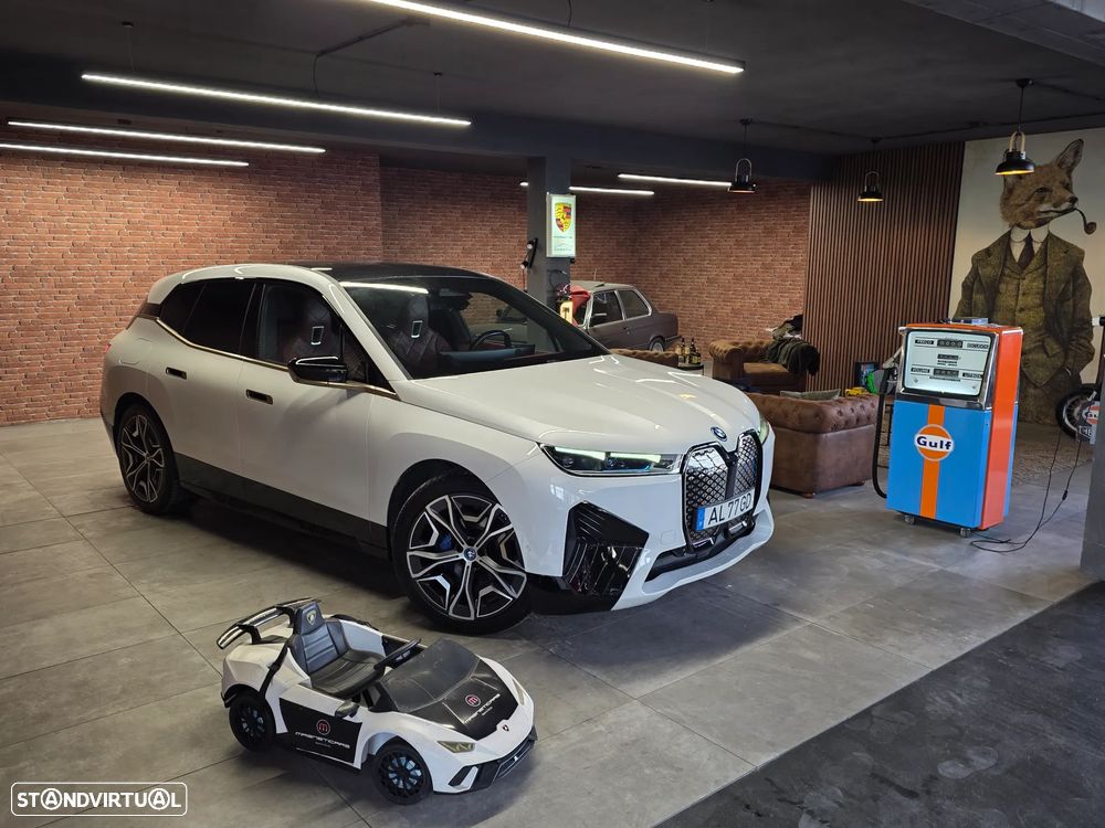 BMW iX xDrive 40 Pack Desportivo - 1