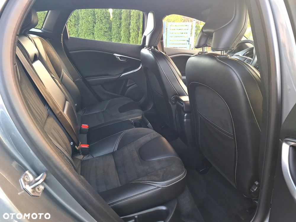 Volvo V40 - 25