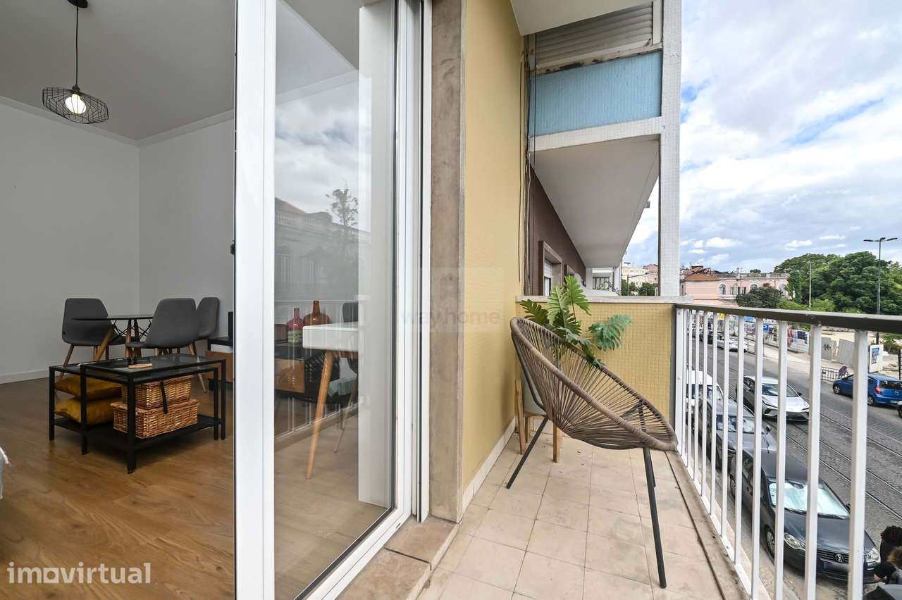 Apartamento T1 | Remodelado | Mobilado | Varanda e terraço | Campo Már - Grande imagem: 3/18