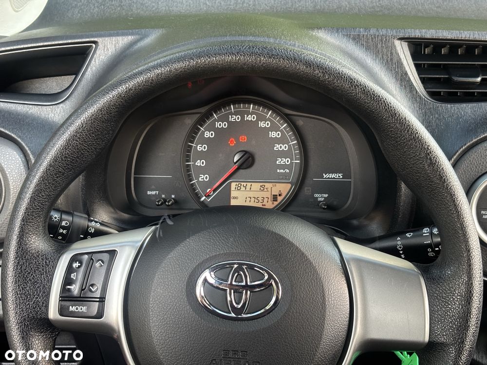 Toyota Yaris - 8