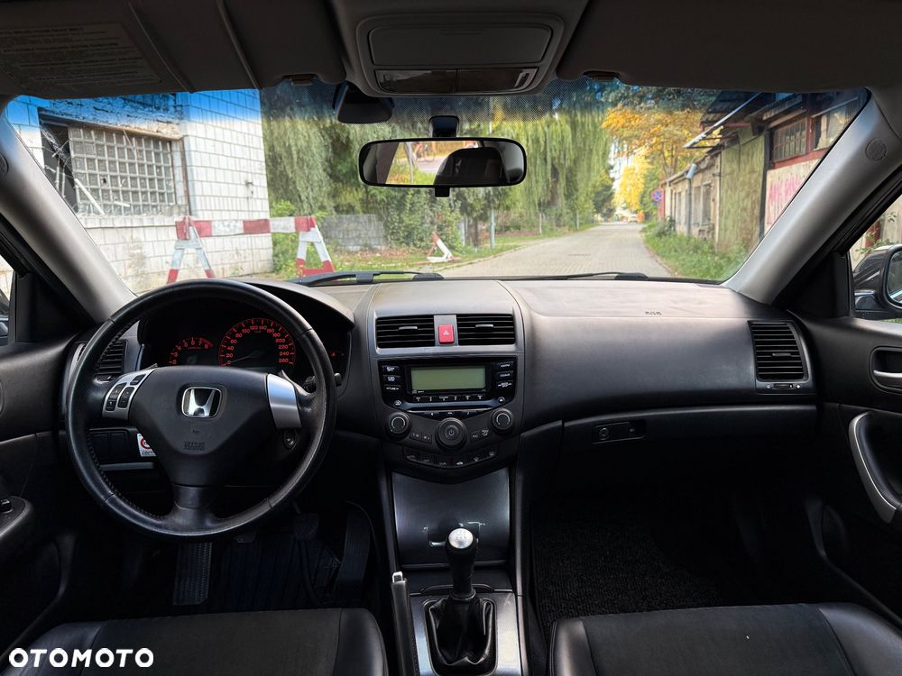 Honda Accord 2.0 Comfort - 11