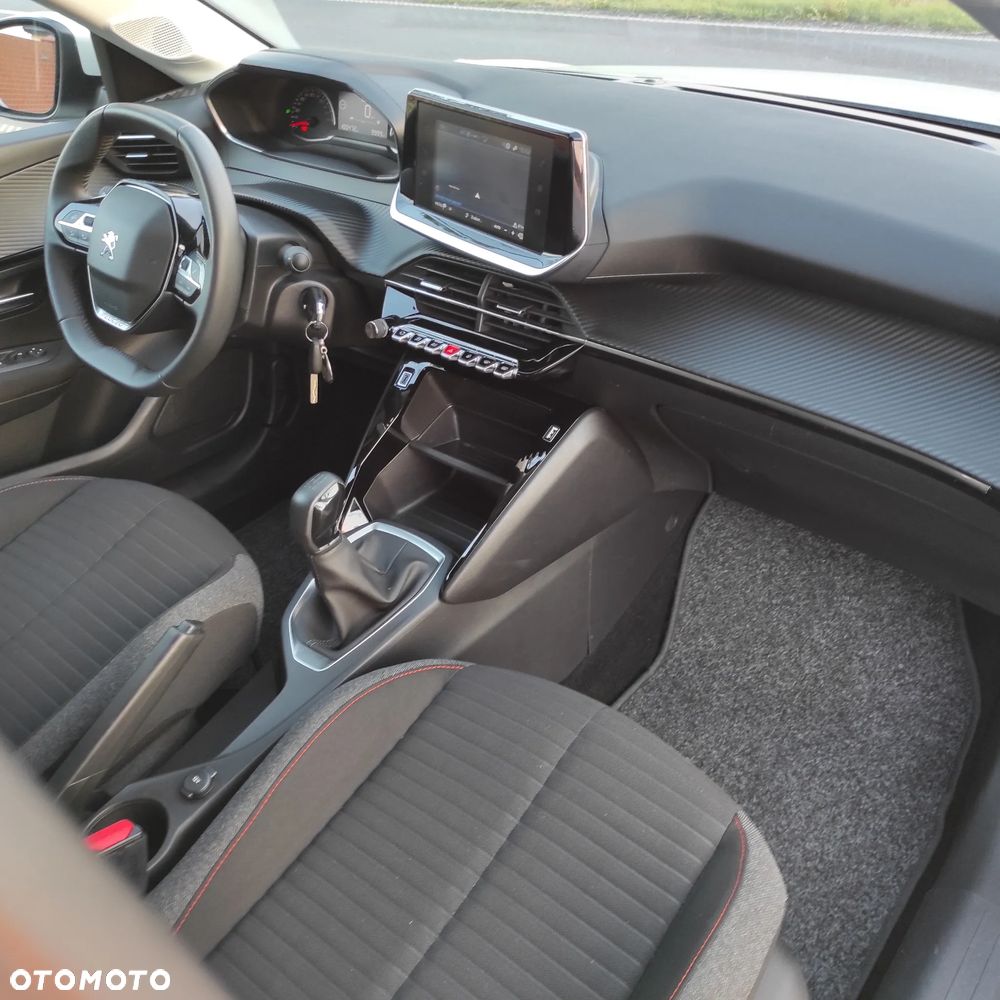 Peugeot 208 - 11