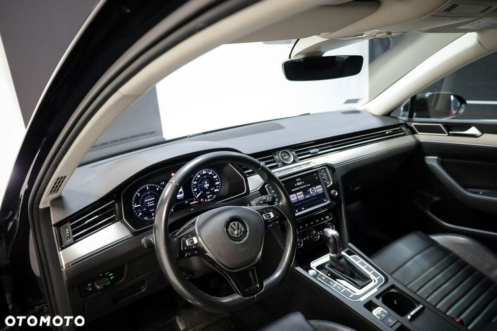 Volkswagen Passat - 10