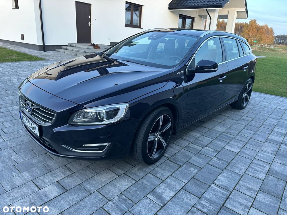 Volvo V60 D6 AWD Plug-in Hybrid Summum - 1