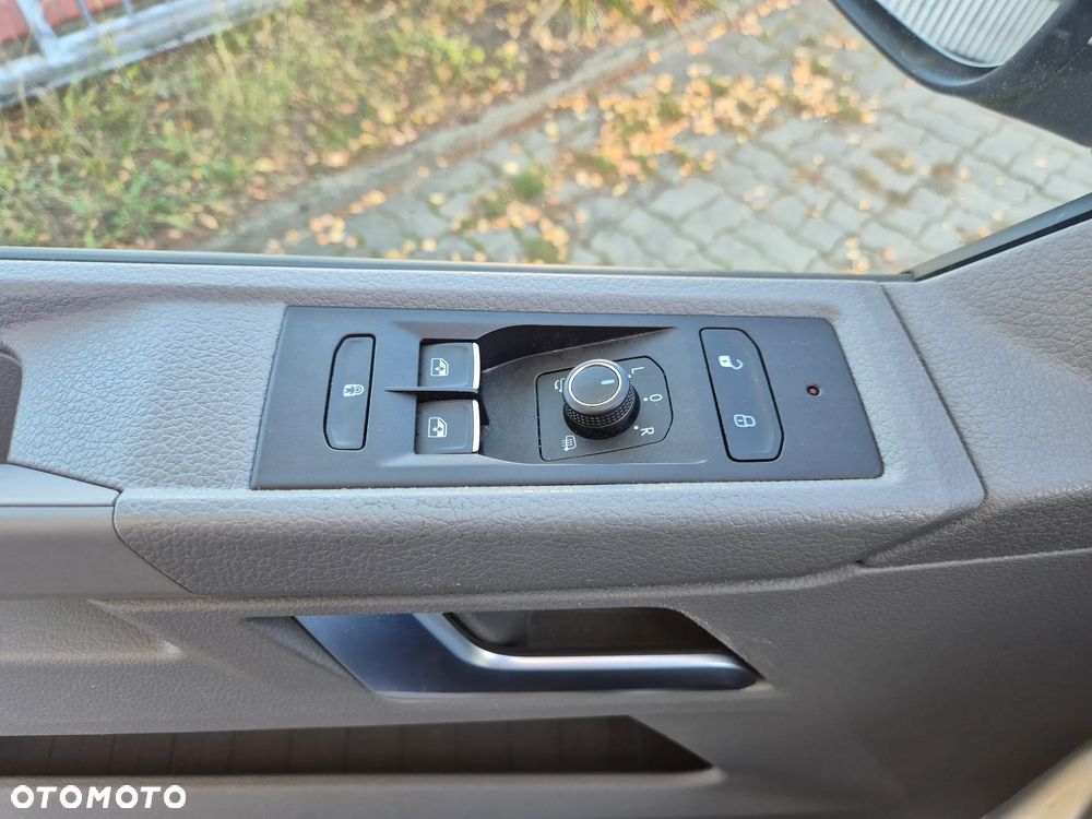 Volkswagen Caravelle - 20