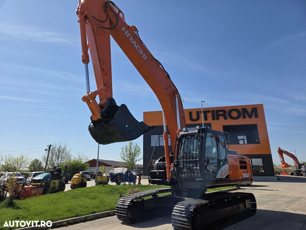 Hitachi ZX250LCN-6, 2020, 9.449h, 27,3t, cupa 1,55mc, Ingust latime 2,99m, camera spate, camere laterale, inst picon, consum mediu 9,8l/h, ridica 13t, motor Isuzu 173CP, 3 pompe hidr HITACHI, 3 camere, produs in JAPONIA, leasing 4 ani-PROMOTIE 68.900 EUR+tva - 19