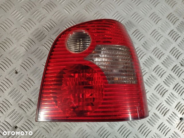 VOLKSWAGEN POLO LAMPA PRAWA TYLNA 9N IV Okular