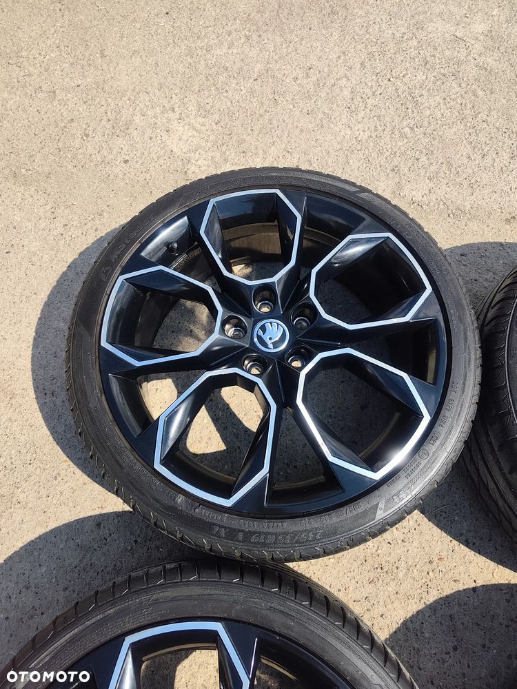 5x112 Felgi Aluminiowe Alufelgi Oryginalne 19 Koła Letnie Lato Skoda Octavia 5E 5E0 RS VRS 3 III 4 IV 2 II SUPERB SEAT Cupra Leon FR TOLEDO ALTEA EXEO AUDI A3 8V 8P A4 B5 B6 B7 A6 C5 A4 VW Passat Golf 6 7 GTI GTD Touran CADDY JETTA Legnica ALU-RAD 235/35 25r. 6,5mm - 31