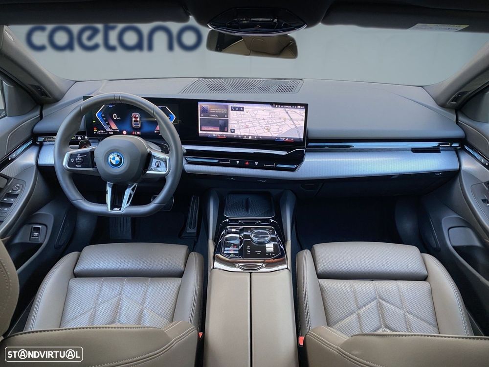 BMW 530 e Pack Desportivo M - 5