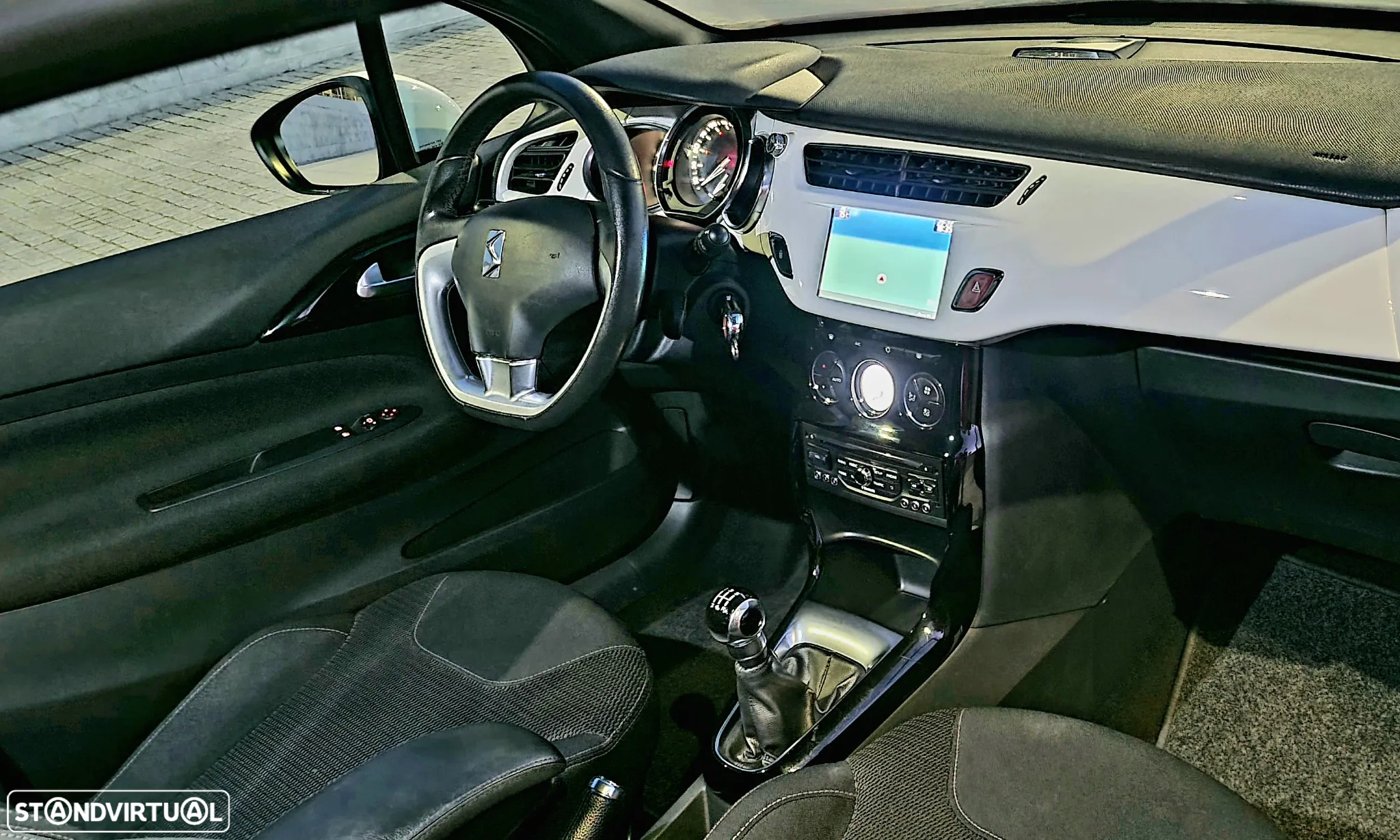 Citroën DS3 1.6 e-HDi So Chic - 8