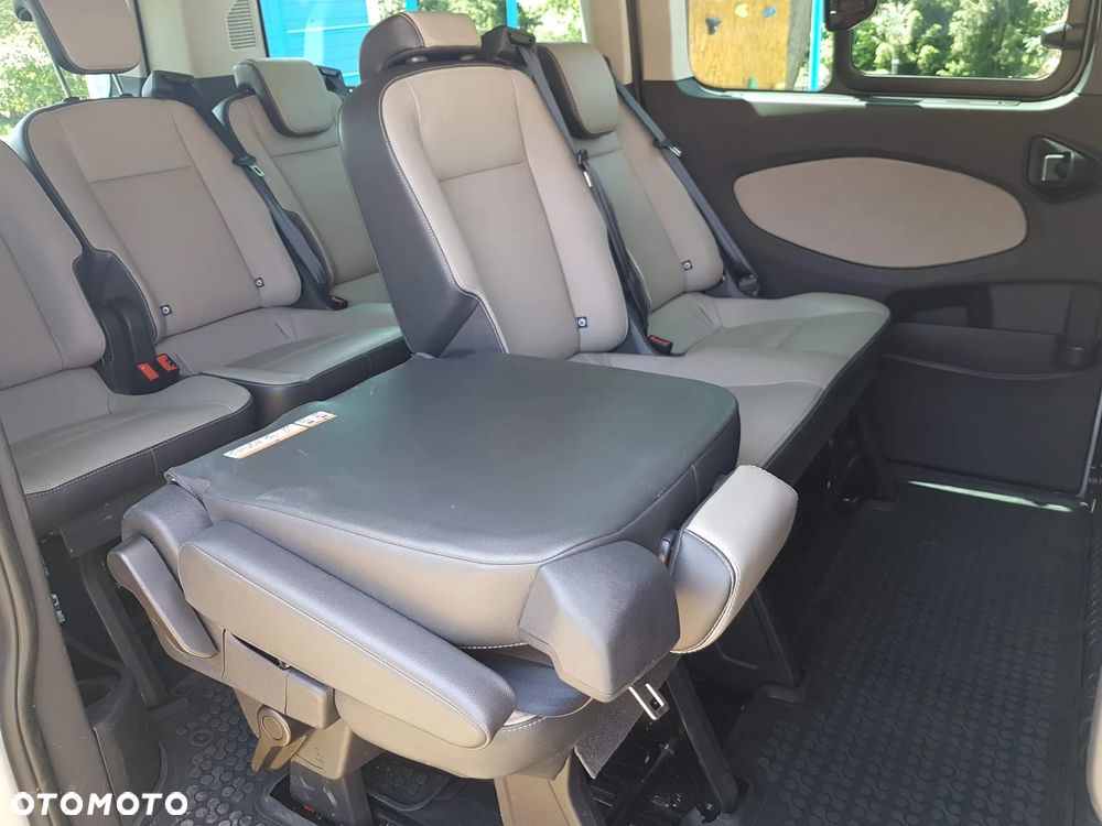 Ford Tourneo Custom - 30