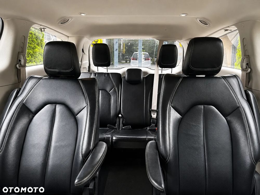 Chrysler Pacifica - 13