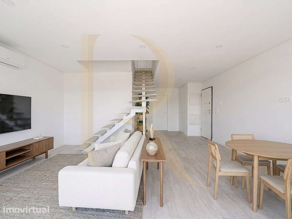 Apartamento T4 duplex com elevador, parqueamento e arrecadação em P... - Grande imagem: 2/38