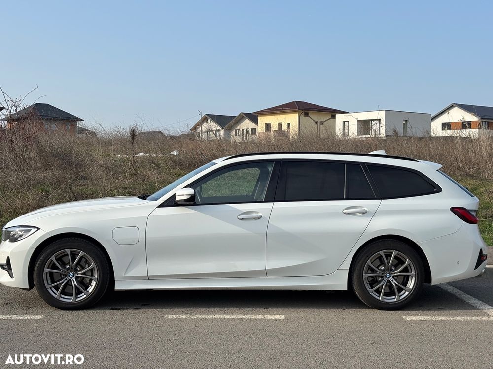 BMW Seria 3 330e Aut. Sport Line - 4