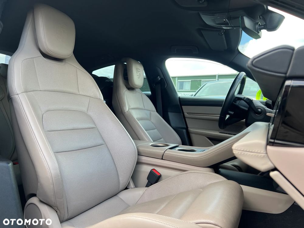 Porsche Taycan 4S - 29