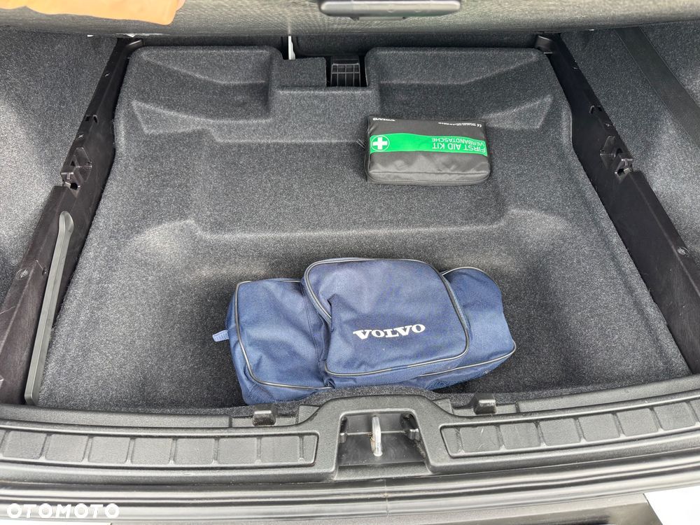 Volvo XC 40 T3 Momentum - 27