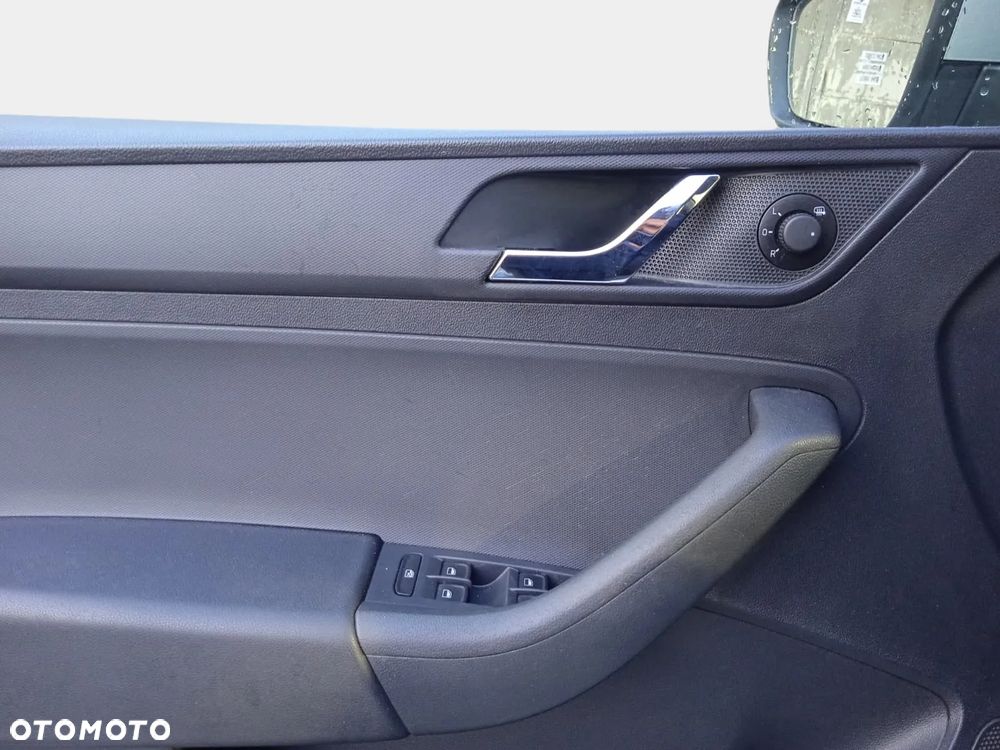 Skoda RAPID Spb 1.2 TSI Ambition - 24